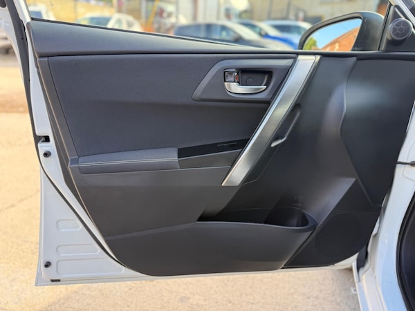 Used Toyota Auris 2014 for sale - 76099539: Photo 48