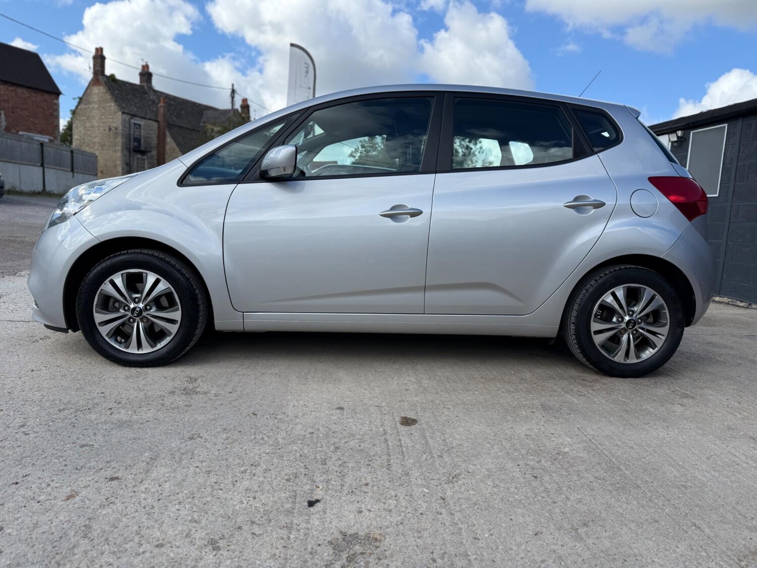 Used Kia Venga 2015 for sale - 75839458: Photo 23