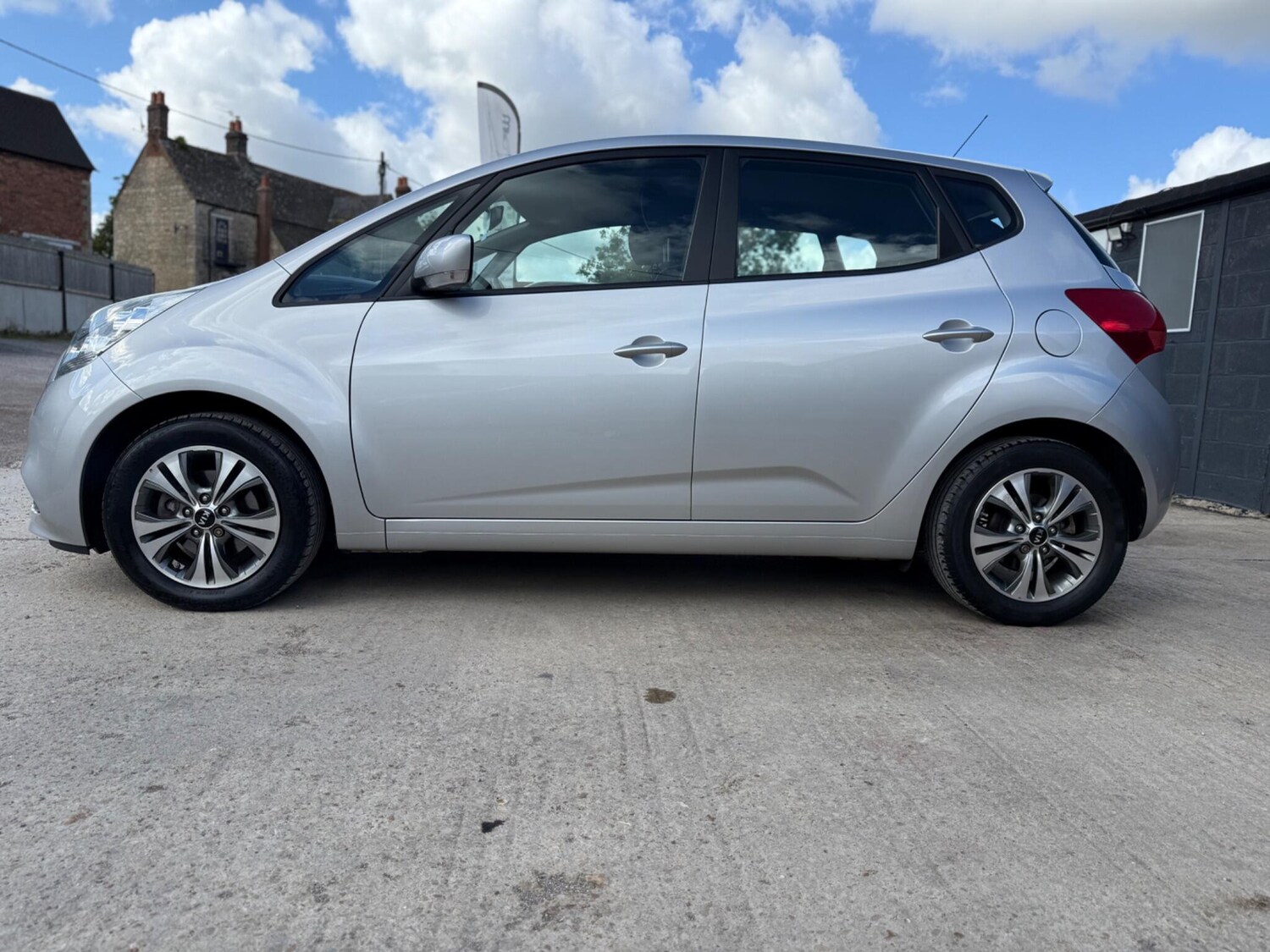 Used Kia Venga 2015 for sale - 75839458: Photo 24