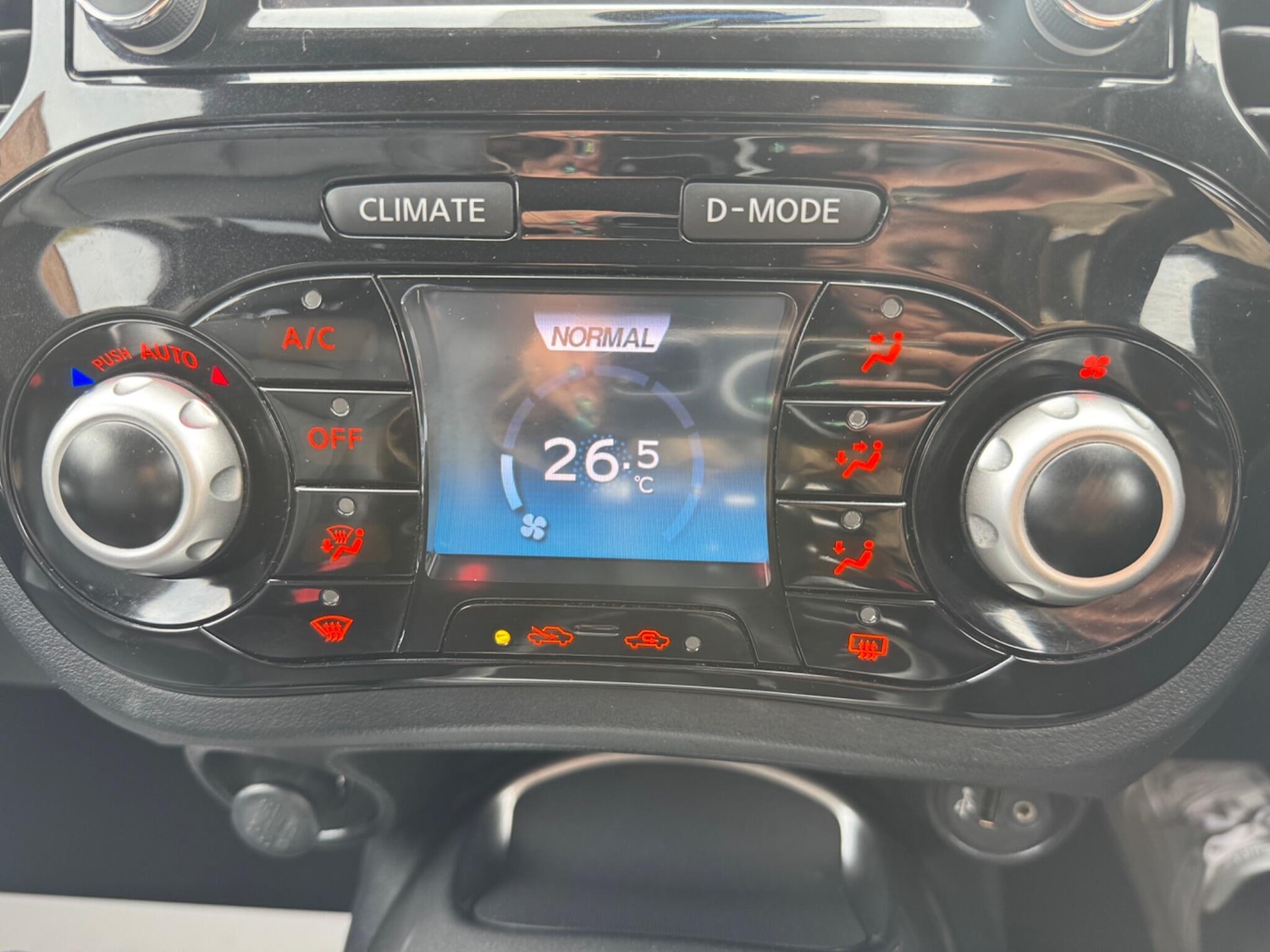 Used Nissan Juke 2014 for sale - 76179539: Photo 81