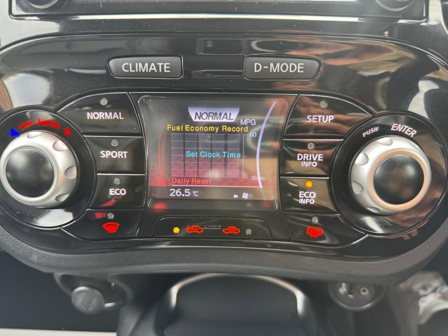 Used Nissan Juke 2014 for sale - 76179539: Photo 92