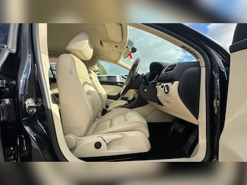 Used Volkswagen Golf 2010 for sale - 76200957: Photo