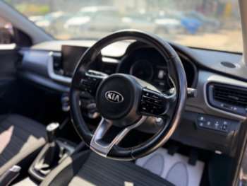 Used Kia Stonic 2020 for sale - 75102443: Photo
