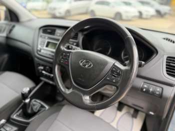 Used Hyundai i20 2017 for sale - 75199376: Photo