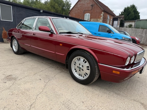 Used Jaguar XJ 1995 for sale - 75623098: Photo 10