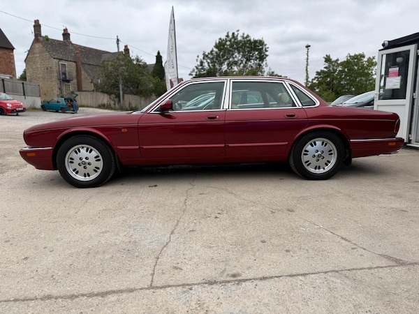 Used Jaguar XJ 1995 for sale - 75623098: Photo 23