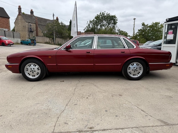 Used Jaguar XJ 1995 for sale - 75623098: Photo 24