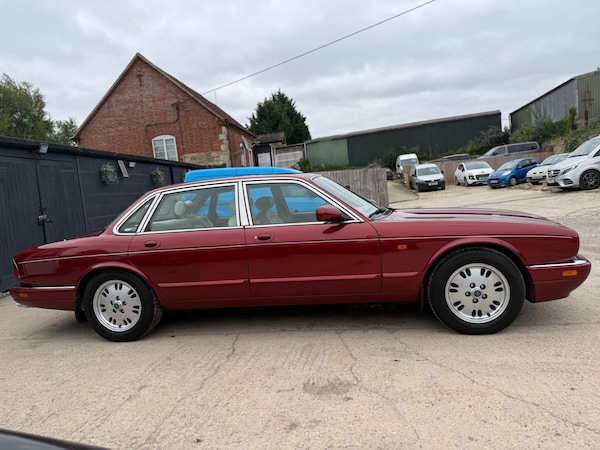Used Jaguar XJ 1995 for sale - 75623098: Photo 31