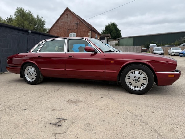 Used Jaguar XJ 1995 for sale - 75623098: Photo 33