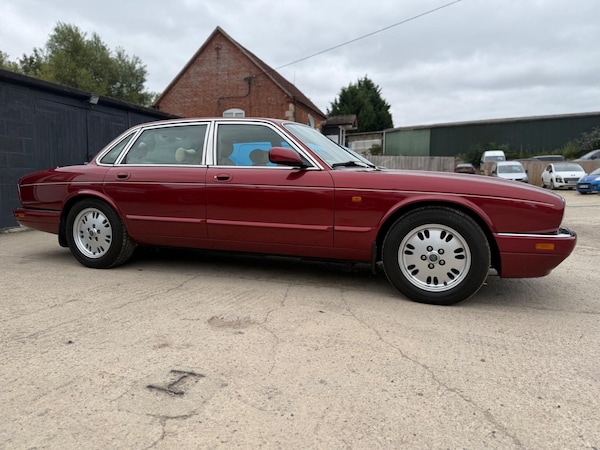 Used Jaguar XJ 1995 for sale - 75623098: Photo 34