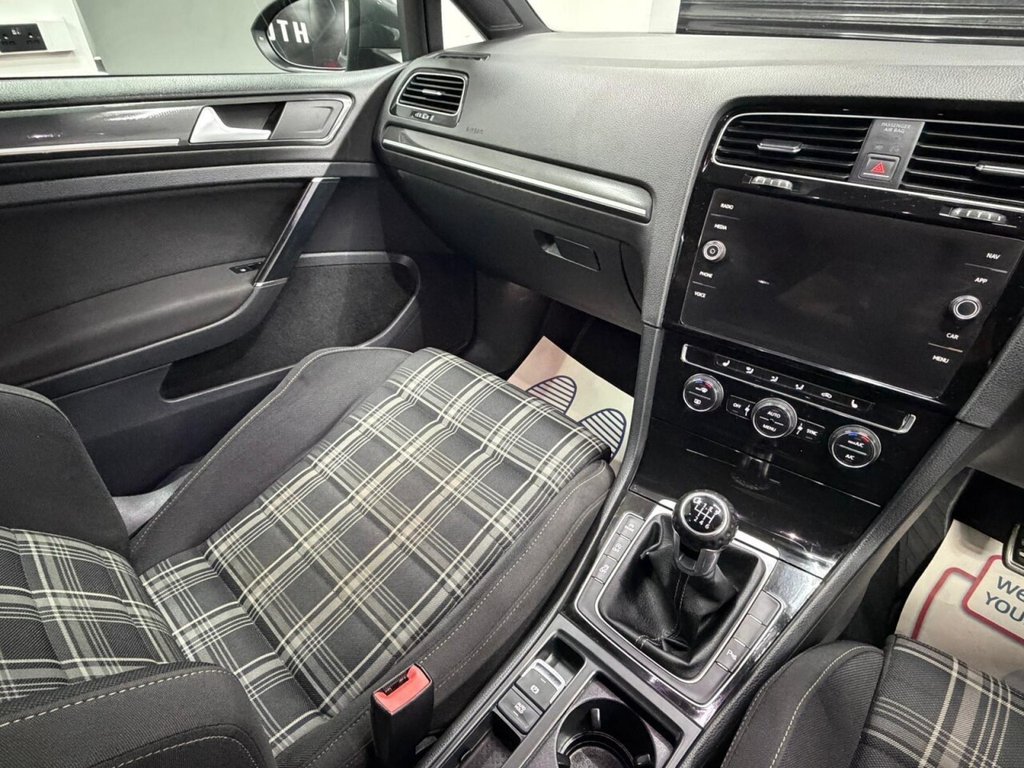 Used Volkswagen Golf 2017 for sale - 77110511: Photo 47