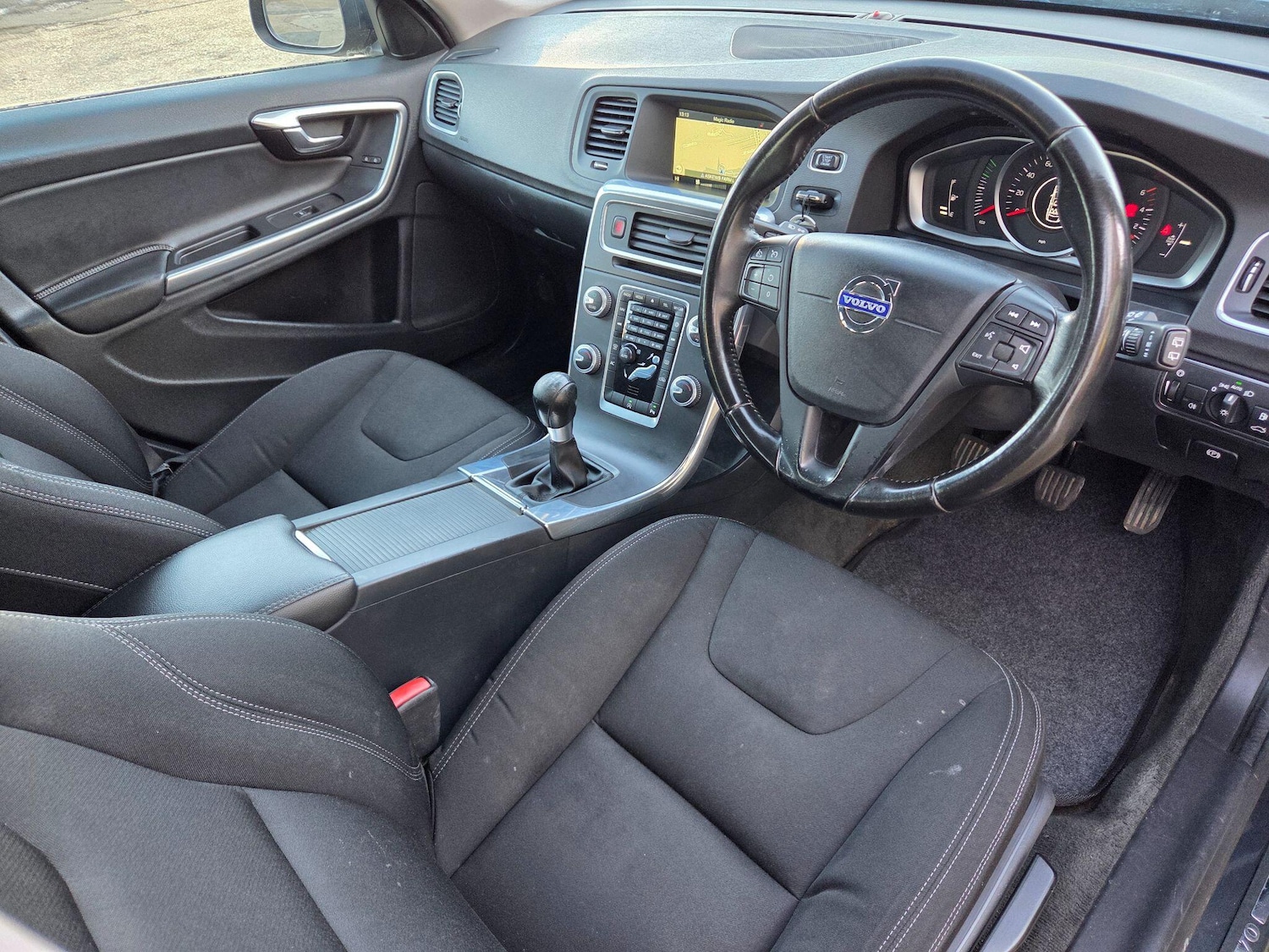 Used Volvo V60 2015 for sale - 77016457: Photo 23