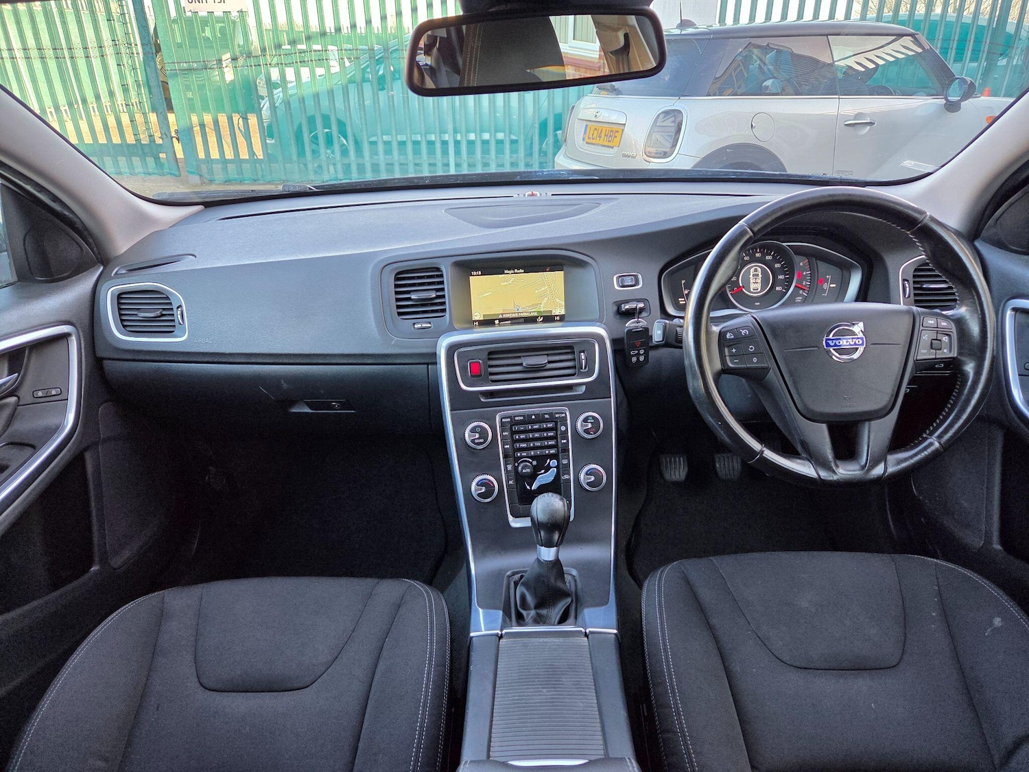 Used Volvo V60 2015 for sale - 77016457: Photo 9