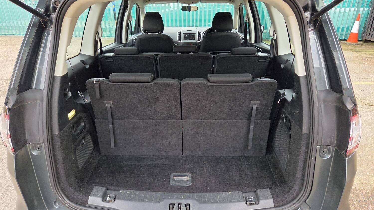 Used Ford Galaxy 2015 for sale - 77709637: Photo 21