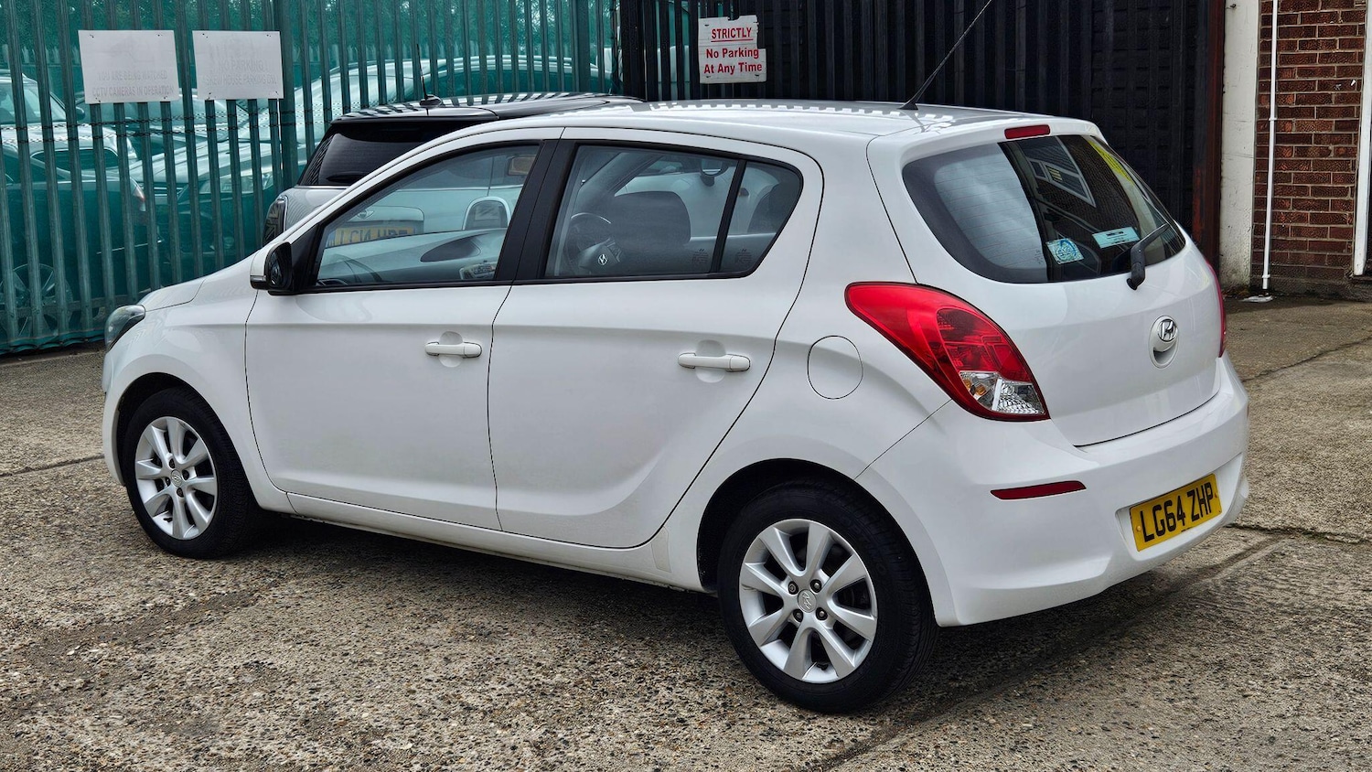 Used Hyundai i20 2014 for sale - 76840720: Photo 4