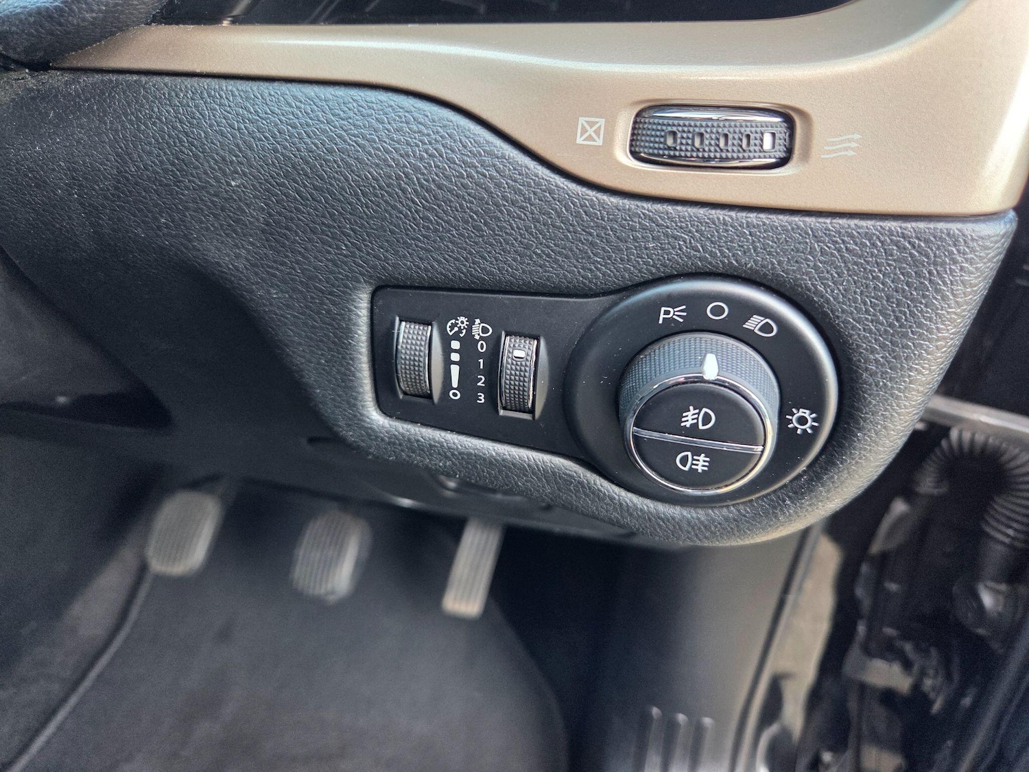 Used Jeep Cherokee for sale - 77977790: Photo 19