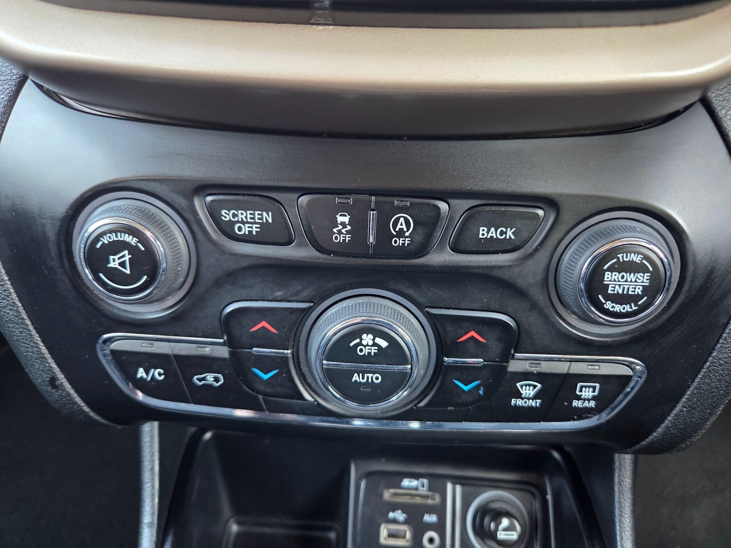 Used Jeep Cherokee for sale - 77977790: Photo 26