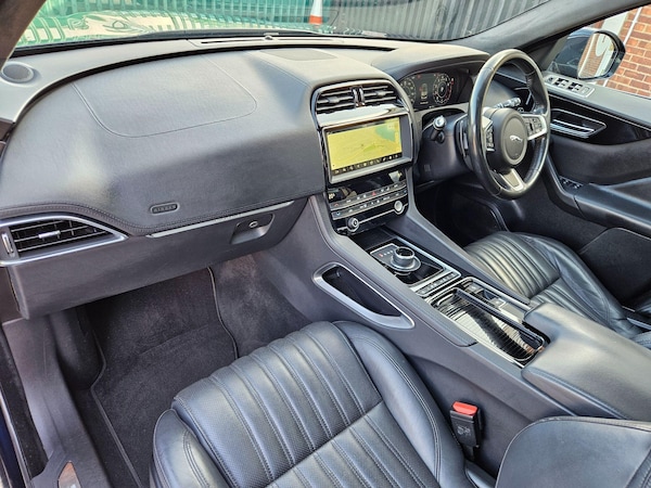 Used Jaguar F-Pace 2019 for sale - 76246781: Photo 11