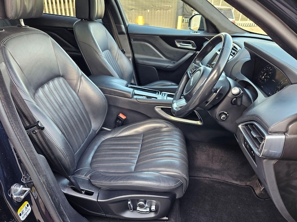 Used Jaguar F-Pace 2019 for sale - 76246781: Photo 14