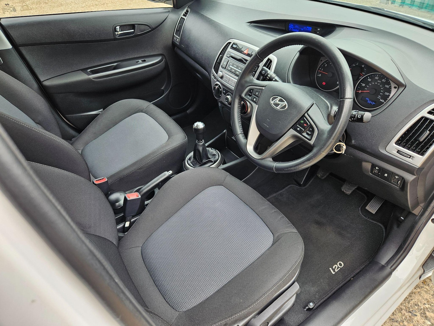 Used Hyundai i20 2014 for sale - 77114136: Photo 15