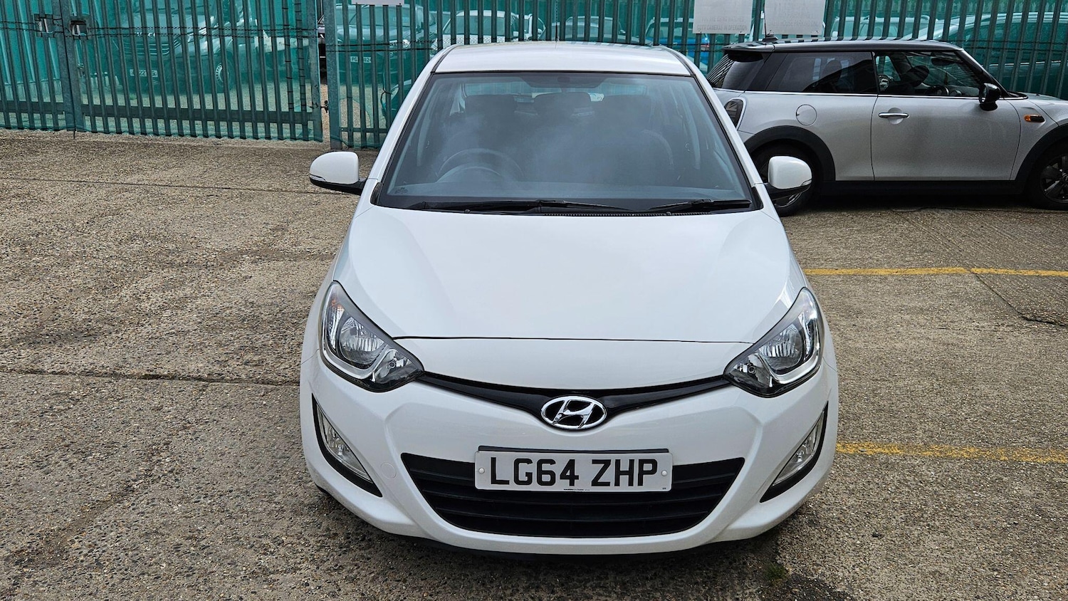Used Hyundai i20 2014 for sale - 77114136: Photo 3