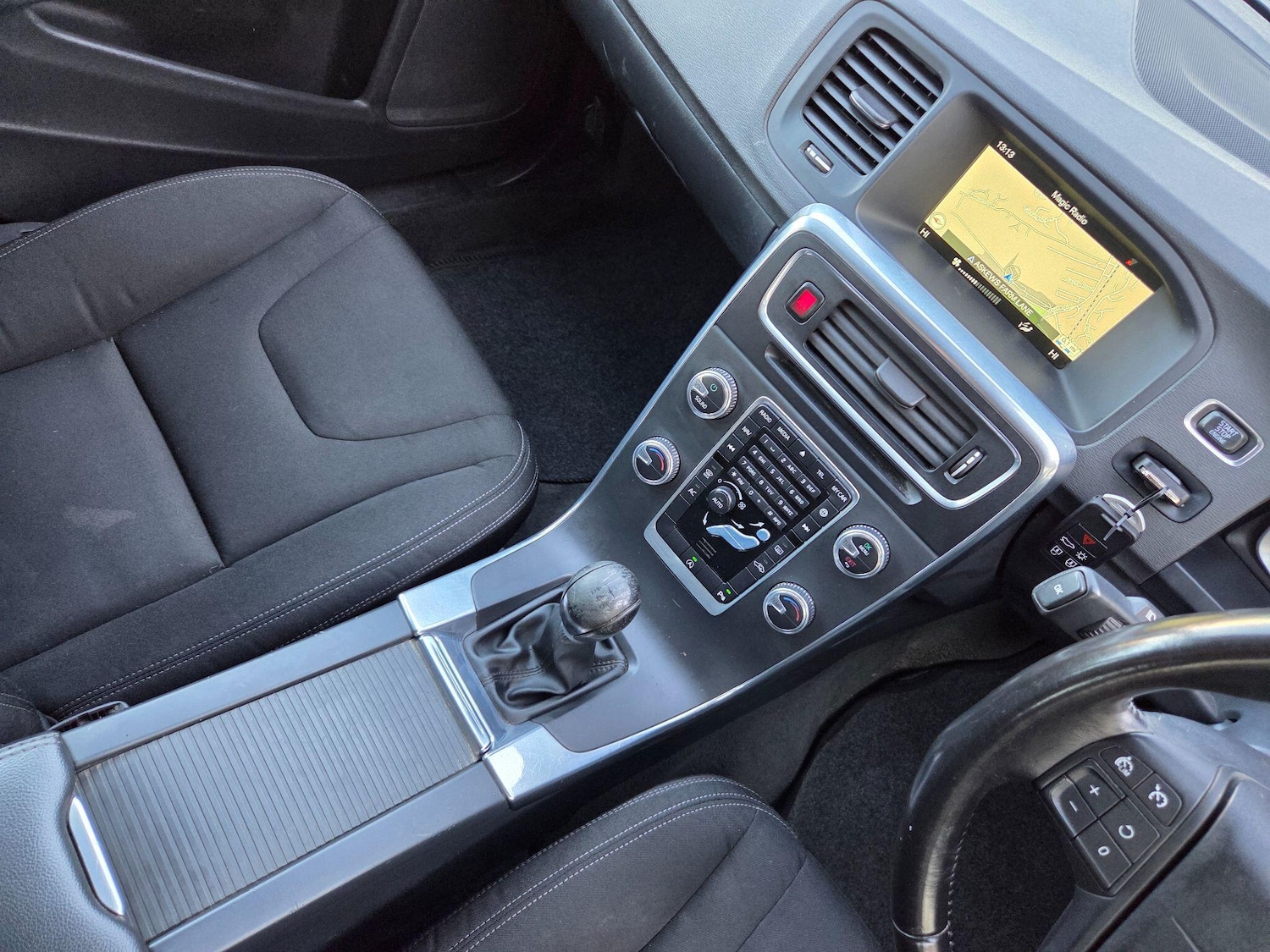 Used Volvo V60 2015 for sale - 77332620: Photo 13