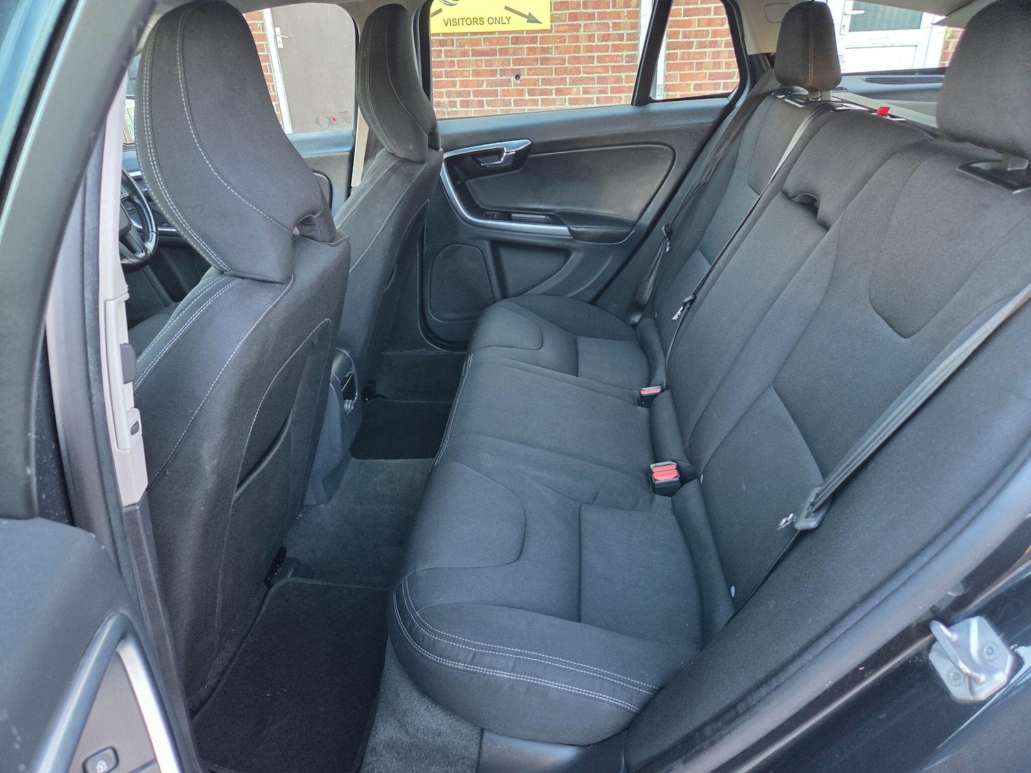 Used Volvo V60 2015 for sale - 77332620: Photo 15