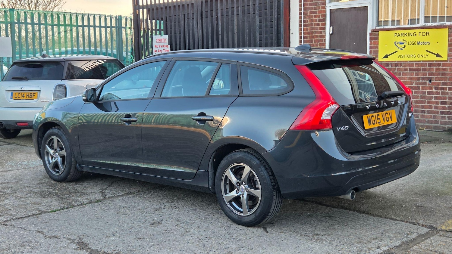 Used Volvo V60 2015 for sale - 77332620: Photo 4