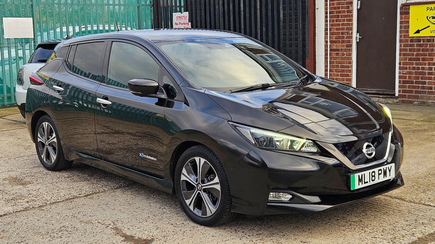 Used Nissan Leaf 2018 for sale - 76840722: Photo 2