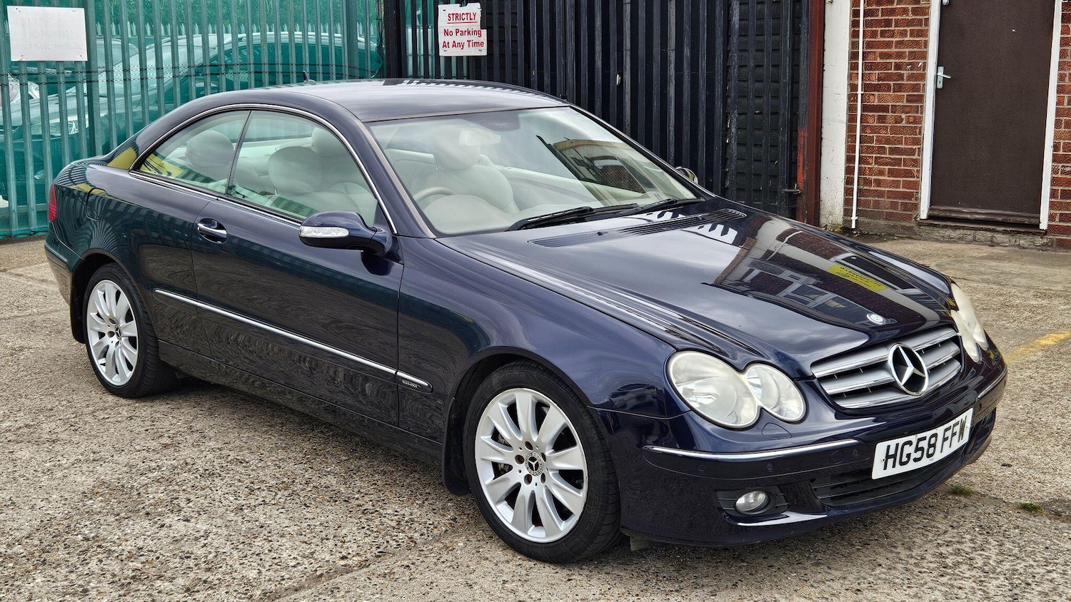 Used Mercedes-Benz CLK 2008 for sale - 76137159: Photo 2