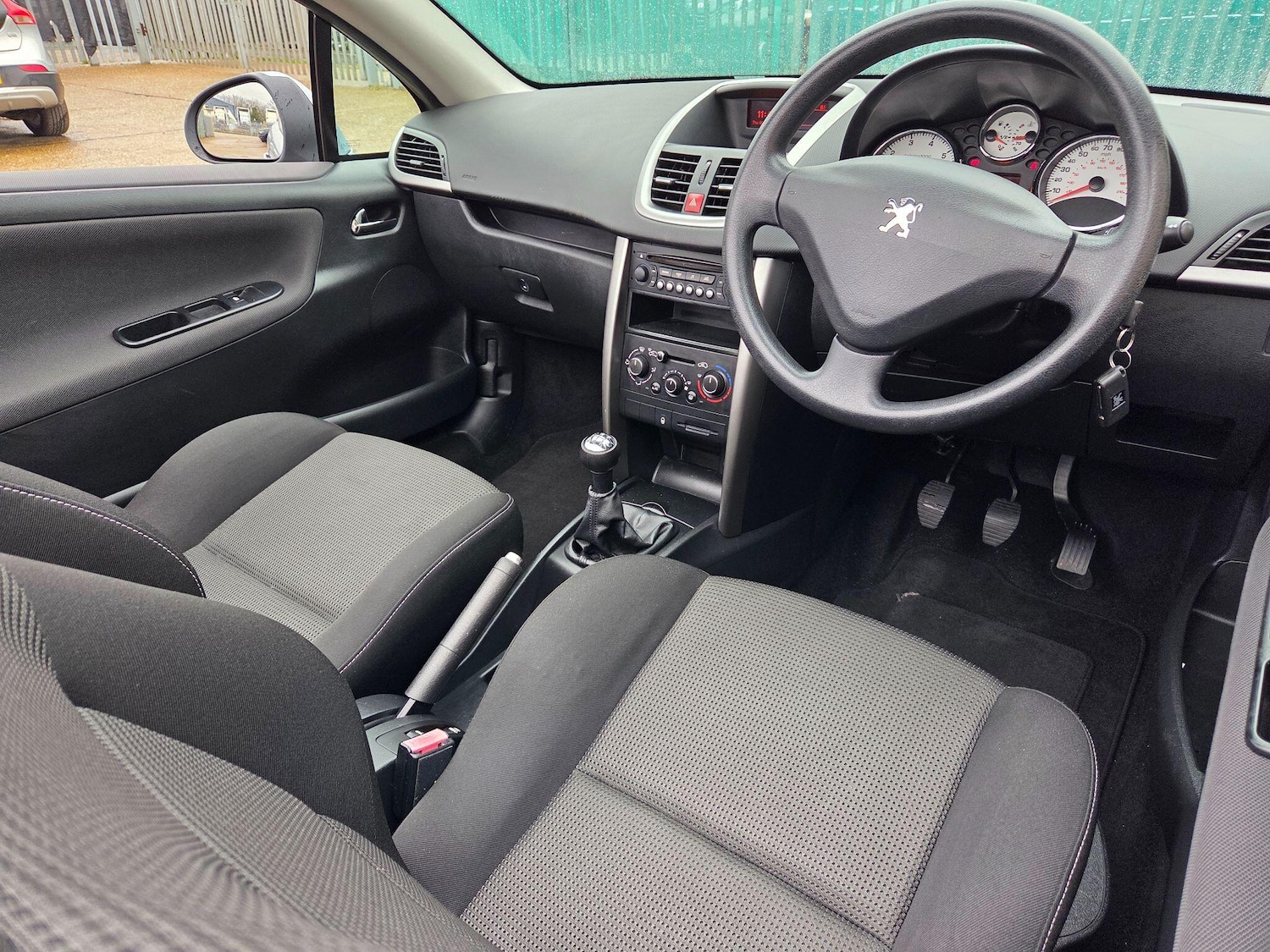 Used Peugeot 207 CC 2011 for sale - 76823857: Photo 18