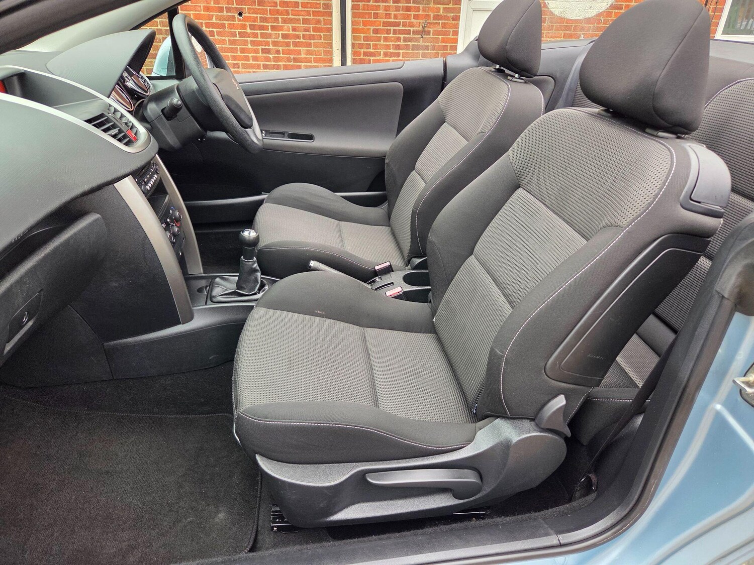 Used Peugeot 207 CC 2011 for sale - 76823857: Photo 27