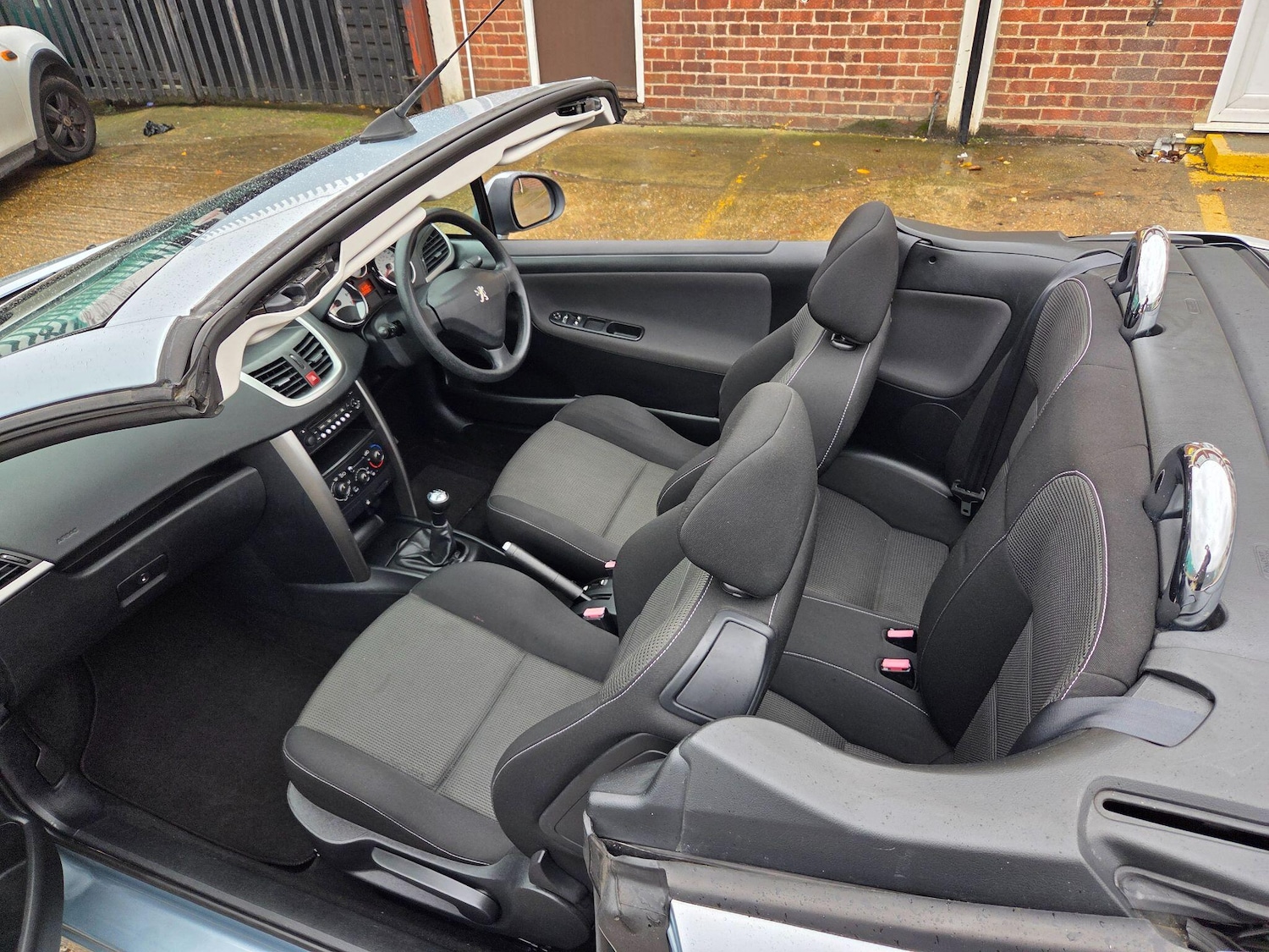 Used Peugeot 207 CC 2011 for sale - 76823857: Photo 28