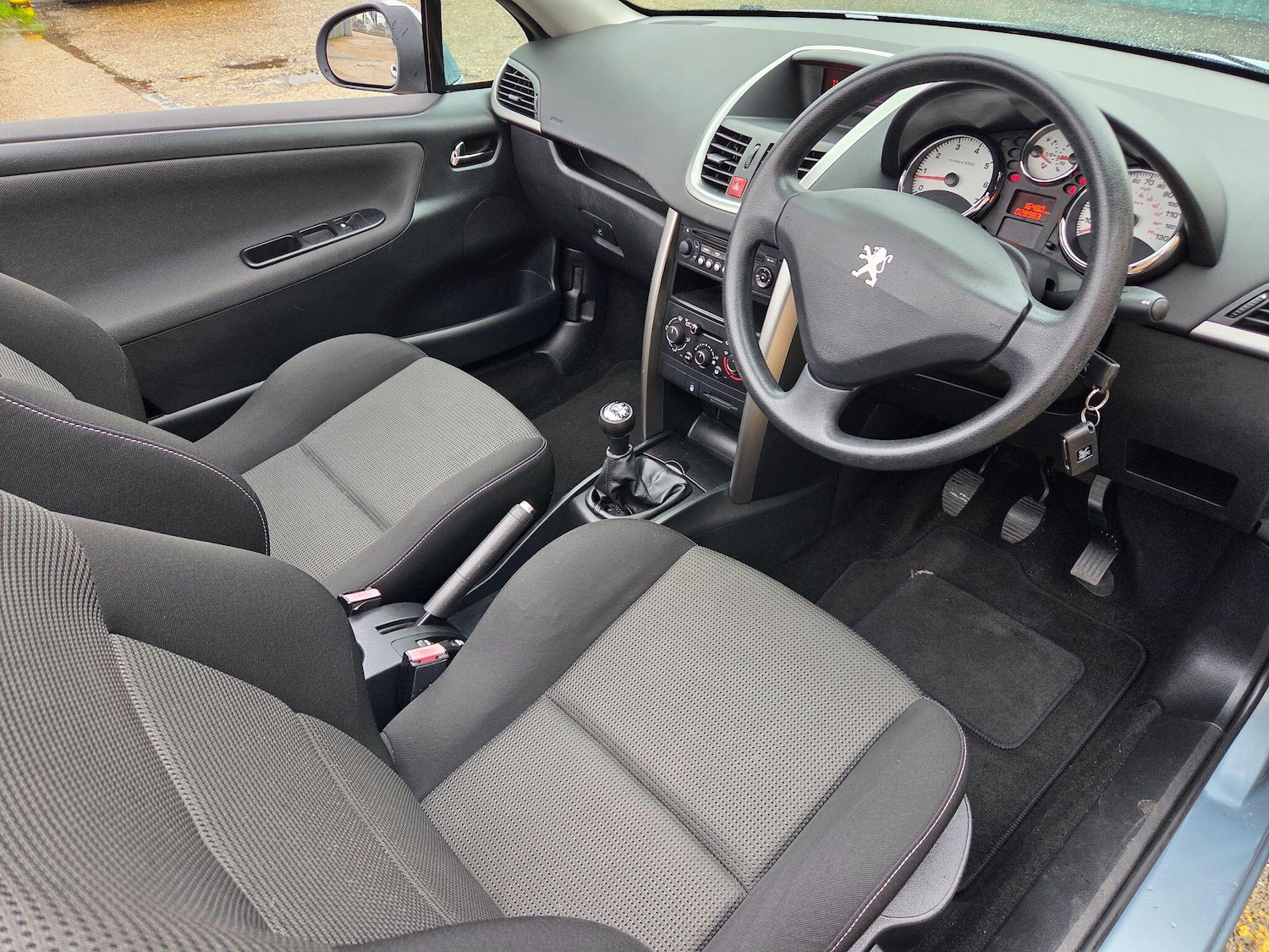 Used Peugeot 207 CC 2011 for sale - 76823857: Photo 29