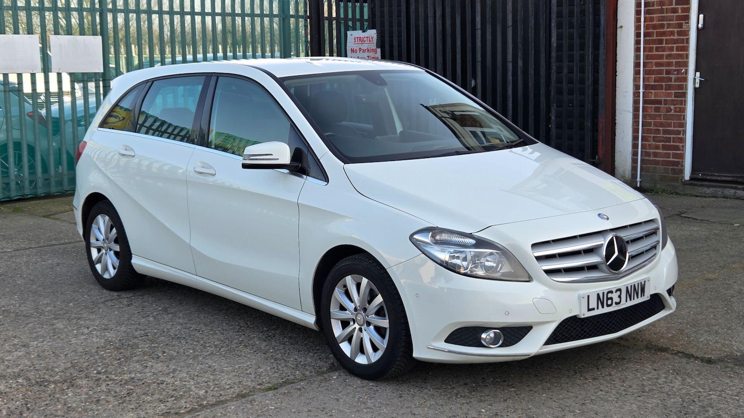 Used Mercedes-Benz B Class 2013 for sale - 77737688: Photo 2