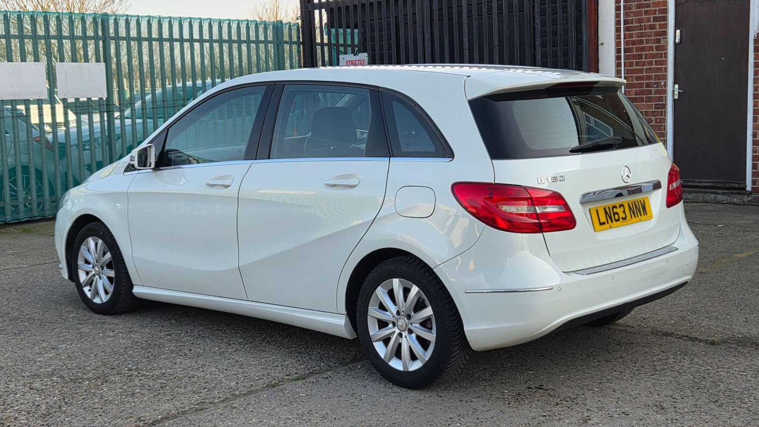 Used Mercedes-Benz B Class 2013 for sale - 77737688: Photo 4