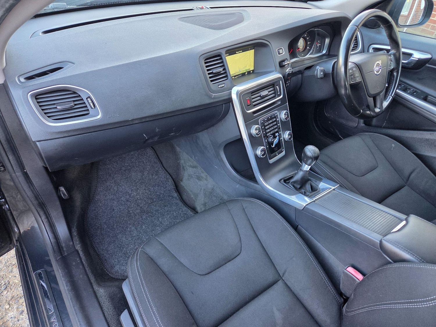 Used Volvo V60 2015 for sale - 78087094: Photo 11