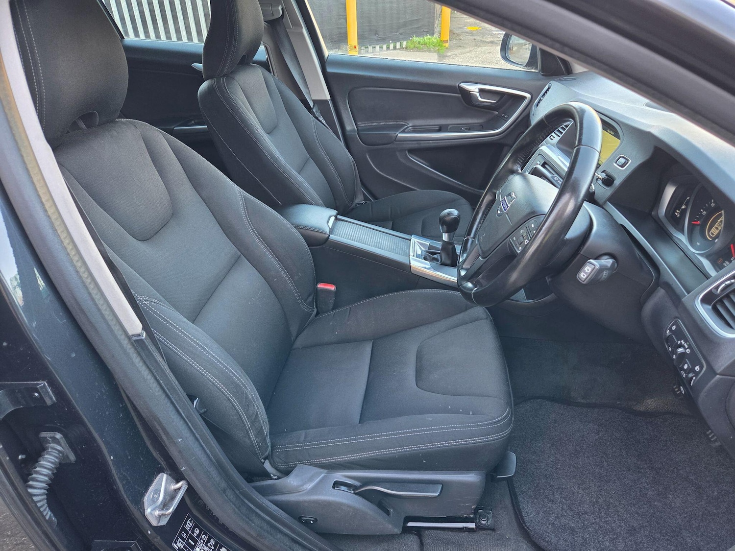 Used Volvo V60 2015 for sale - 78087094: Photo 14