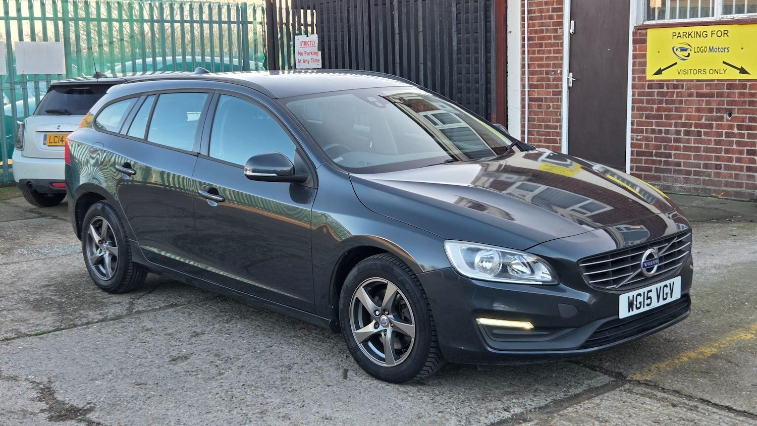 Used Volvo V60 2015 for sale - 78087094: Photo 2