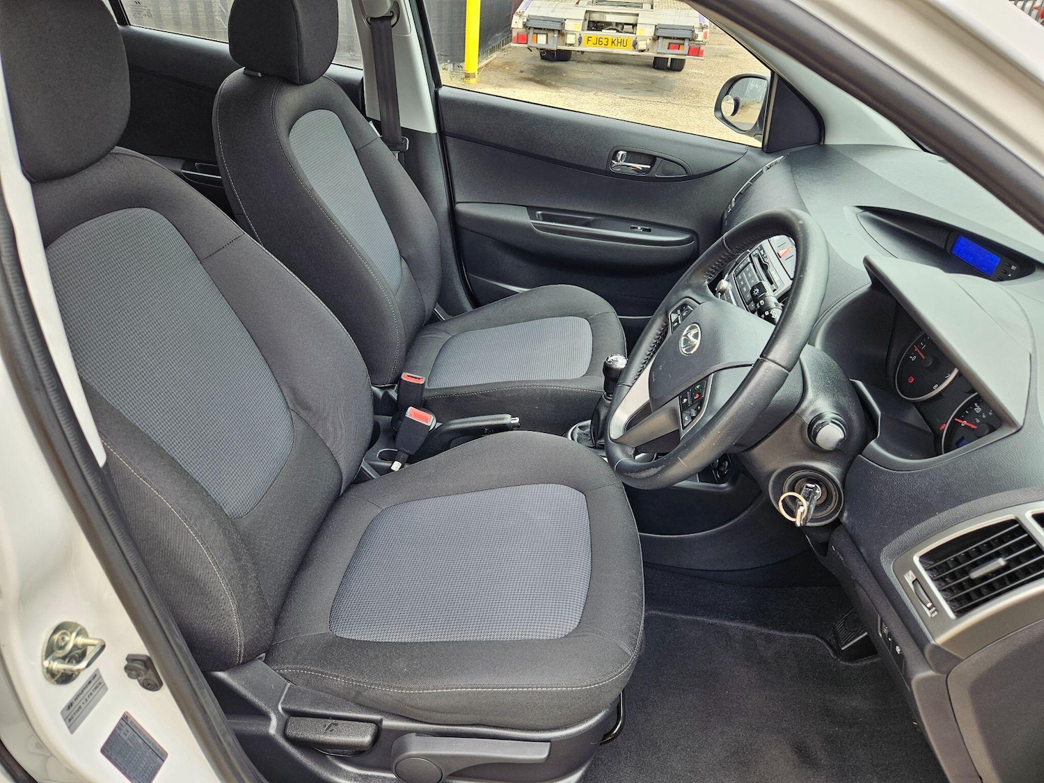 Used Hyundai i20 2014 for sale - 76370183: Photo 14