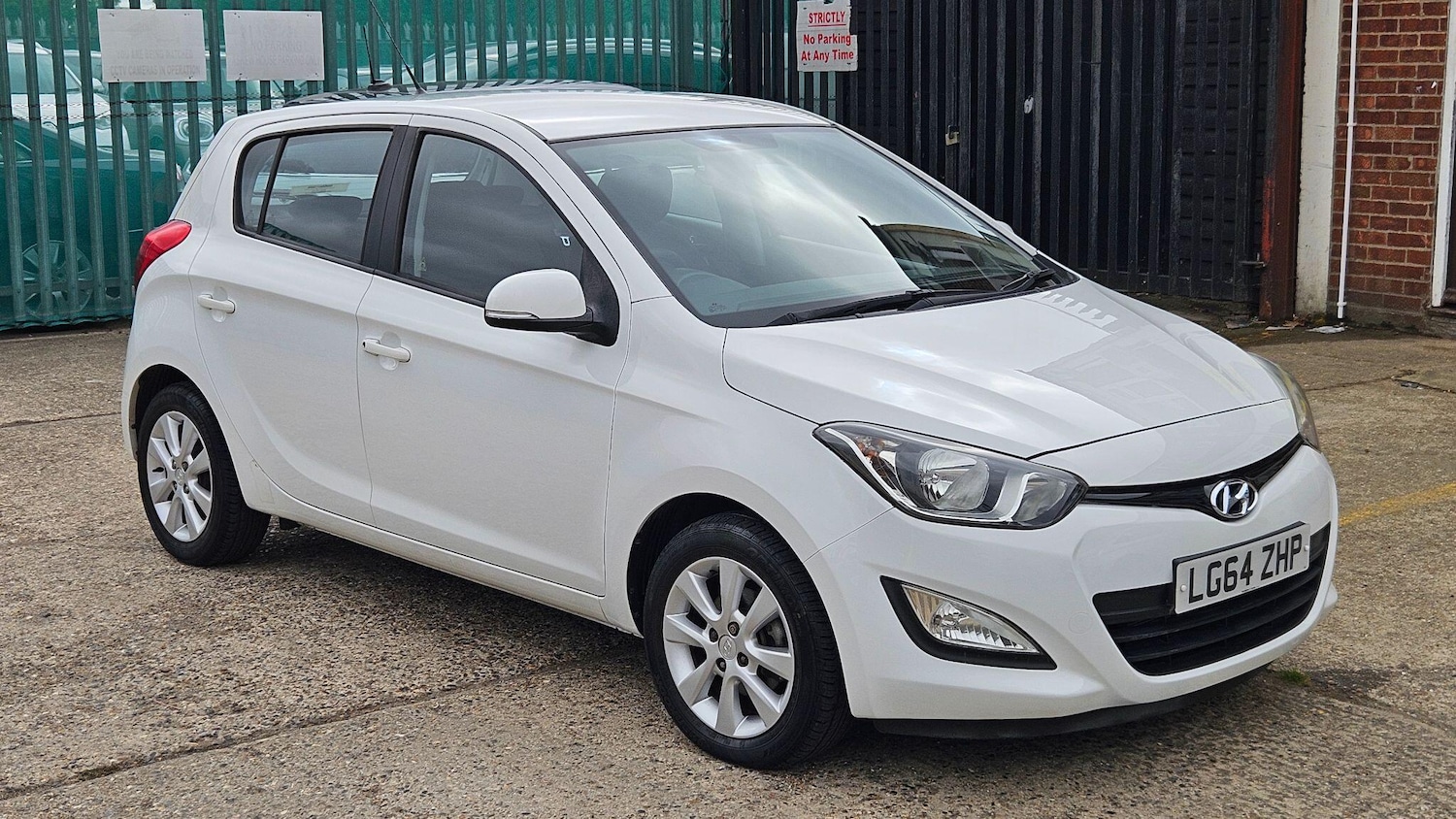 Used Hyundai i20 2014 for sale - 76370183: Photo 2