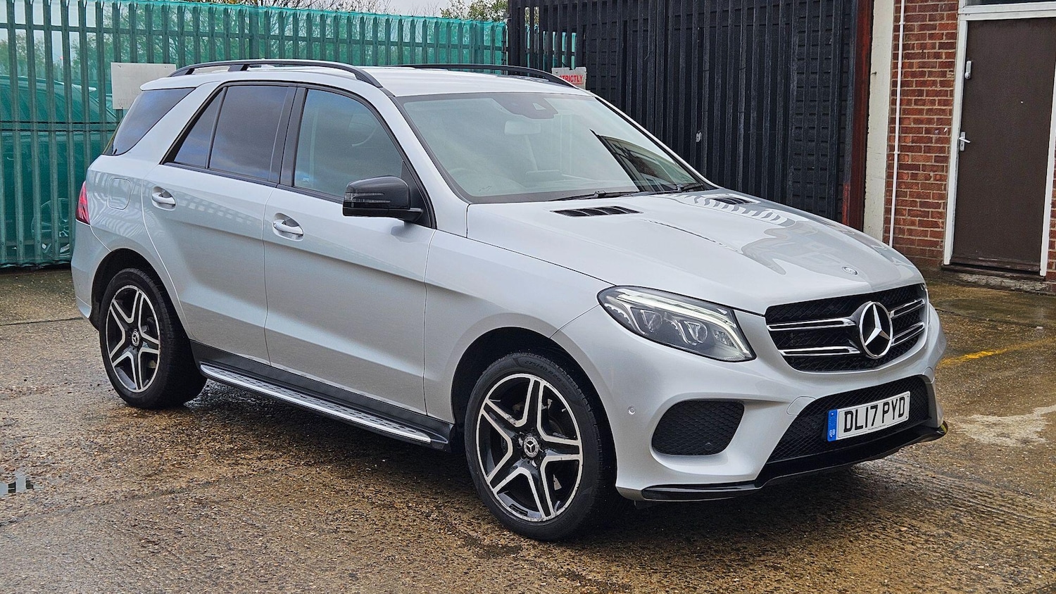 Used Mercedes-Benz GLE 2017 for sale - 77109646: Photo 2
