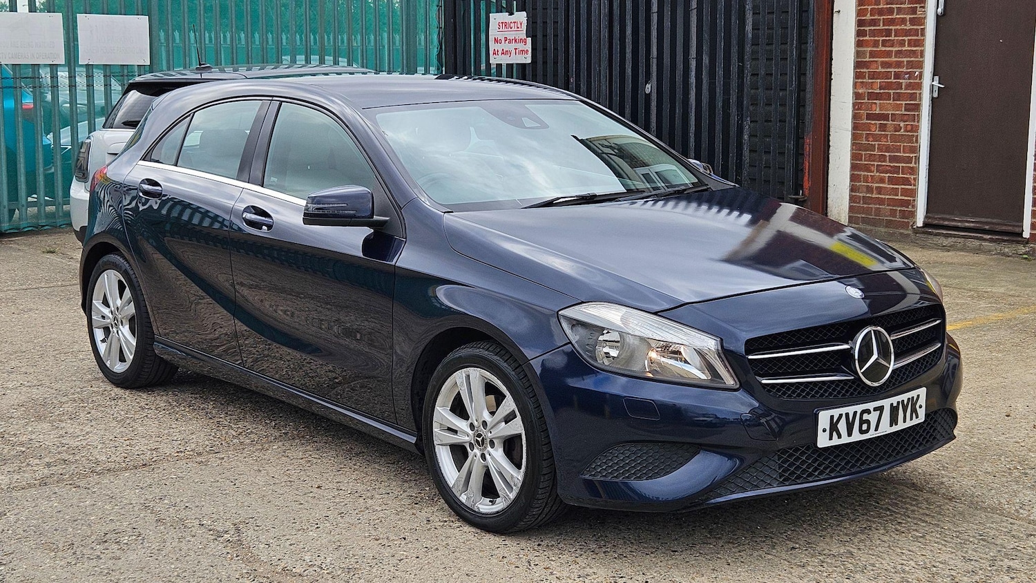 Used Mercedes-Benz A-Class 2017 for sale - 76032634: Photo 2