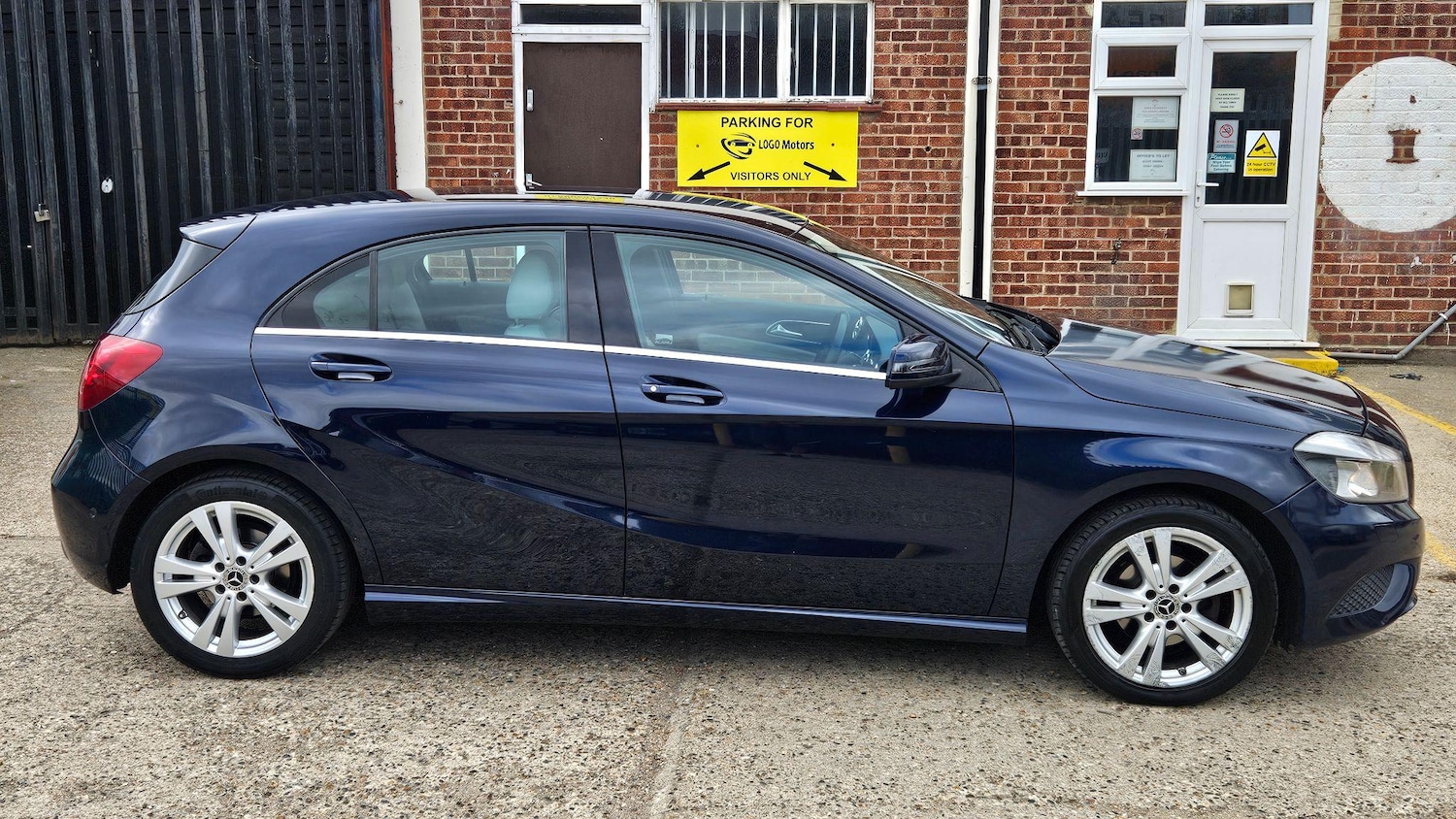 Used Mercedes-Benz A-Class 2017 for sale - 76032634: Photo 3