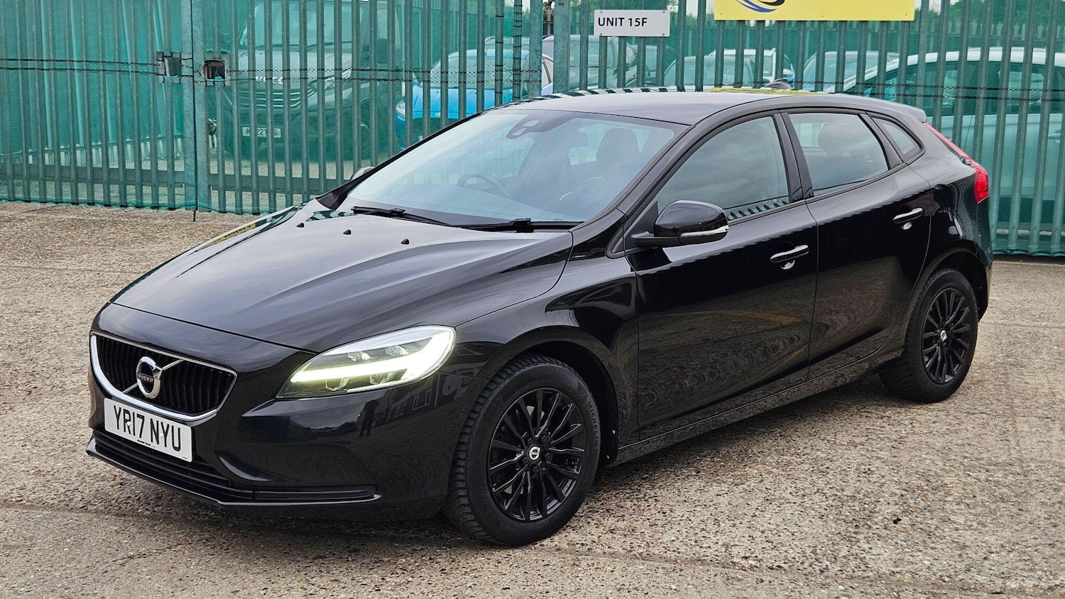 Used Volvo V40 2017 for sale - 76084406: Photo 1