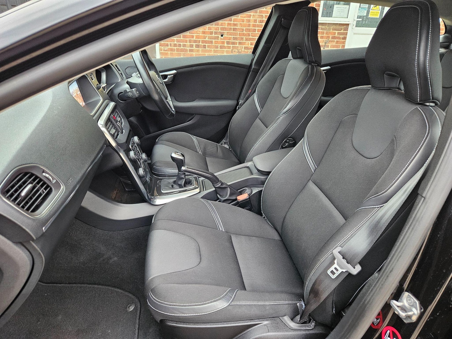 Used Volvo V40 2017 for sale - 76084406: Photo 10
