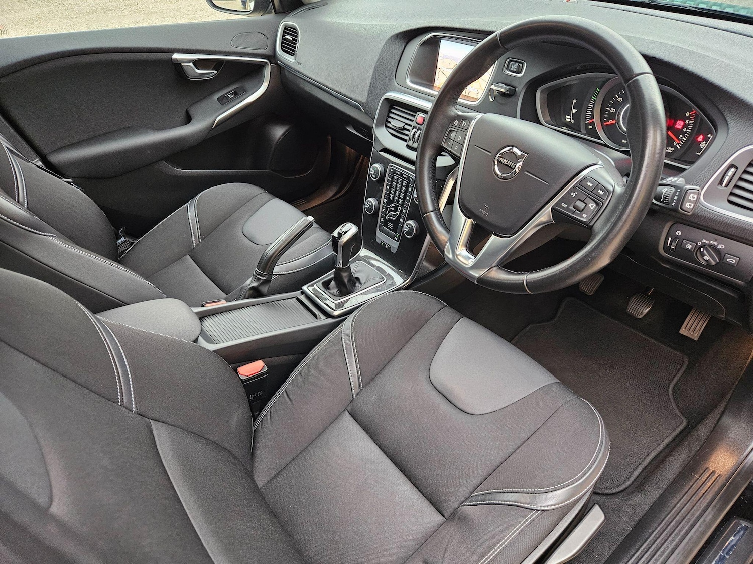 Used Volvo V40 2017 for sale - 76084406: Photo 15