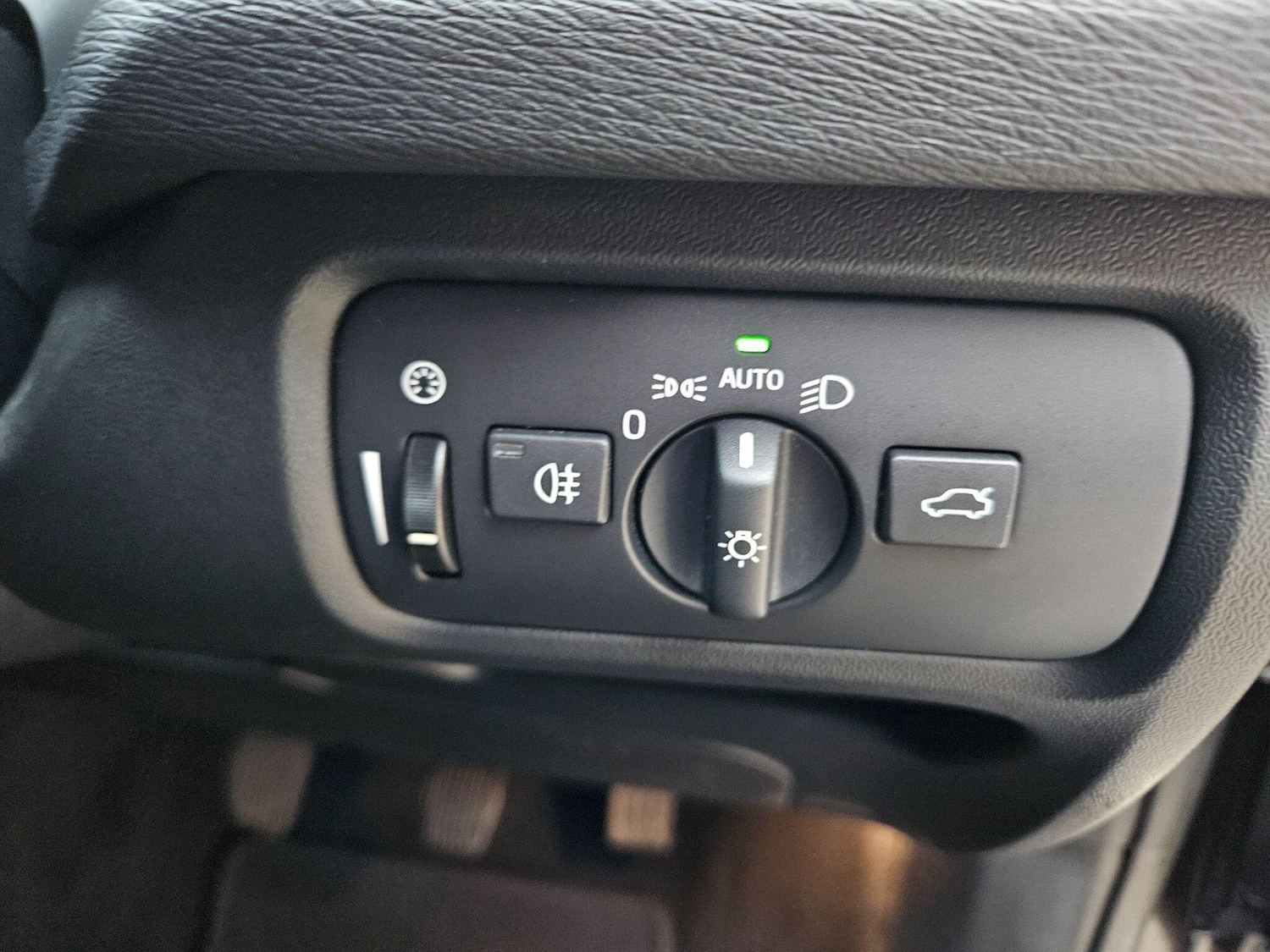 Used Volvo V40 2017 for sale - 76084406: Photo 18