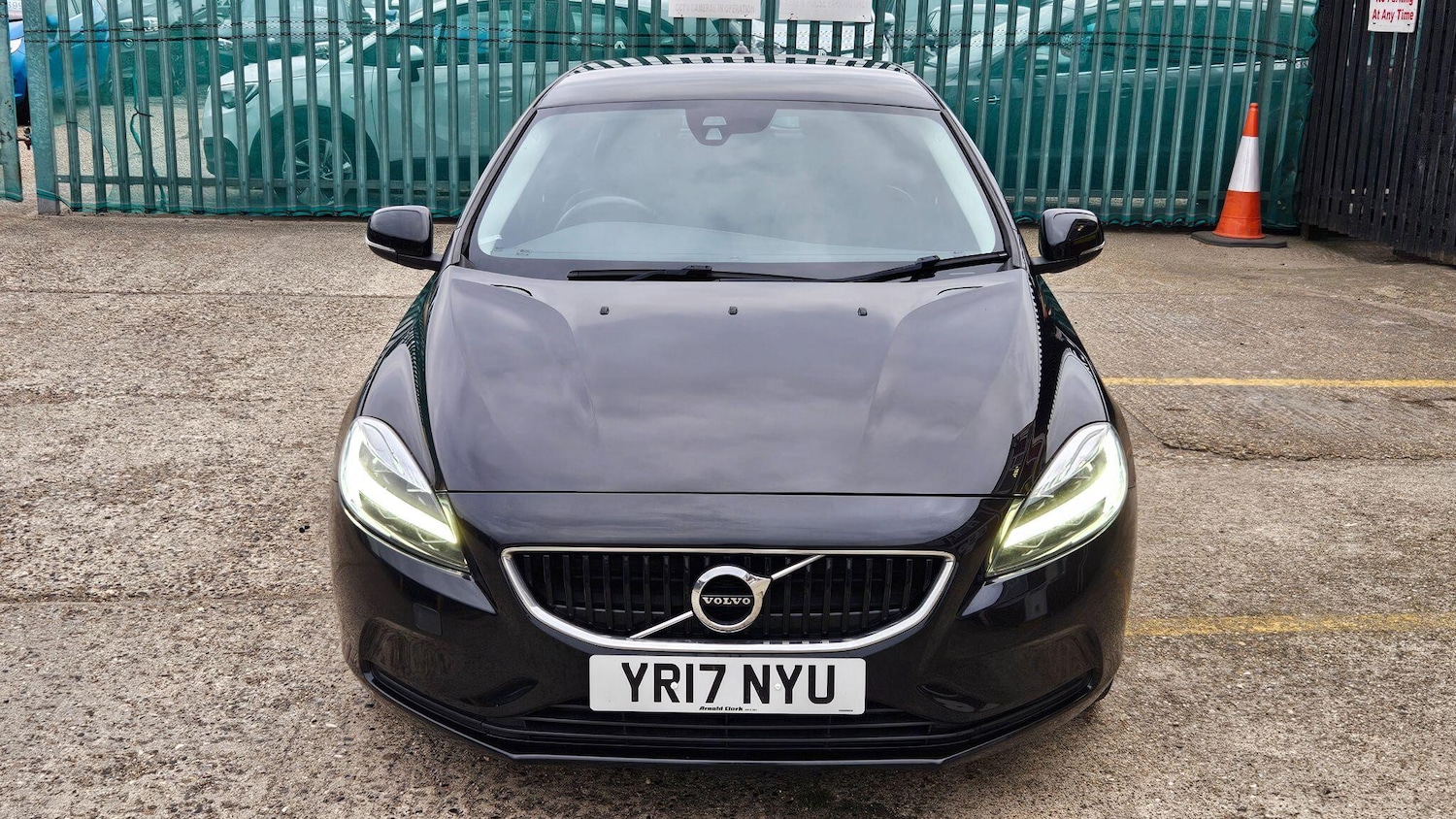 Used Volvo V40 2017 for sale - 76084406: Photo 3