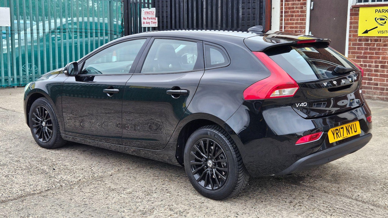 Used Volvo V40 2017 for sale - 76084406: Photo 4